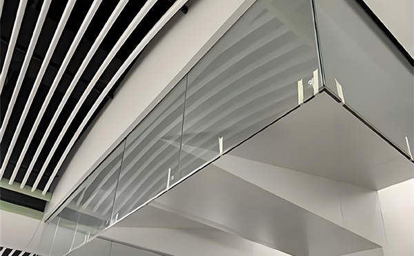 西安玻璃挡烟垂壁