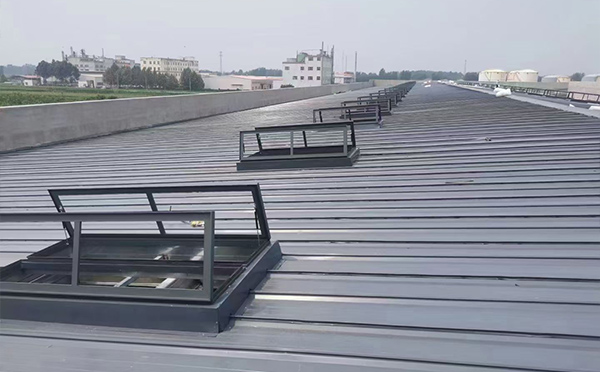 某中学室内体育馆西安排烟窗改造项目