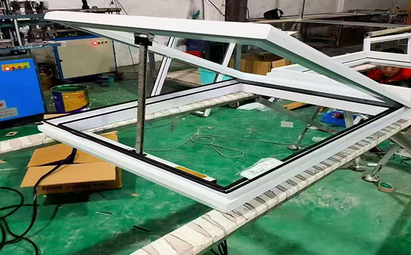 某地下车库出入口西安排烟窗配置工程