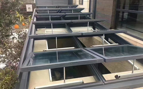 某轨道交通车辆维修车间西安排烟窗应用