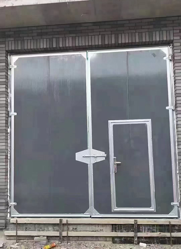 西安工业平开门在大型设备制造车间的应用实例